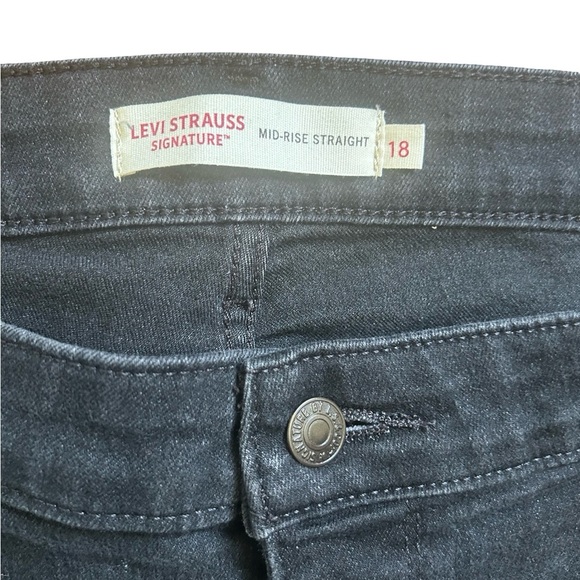 Levi’s Women’s Mid Rise Straight Signature 18 - Picture 7 of 8